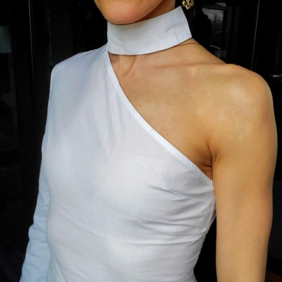 🥿2/$40 White one-sleeve blouse - Picture 6 of 8
